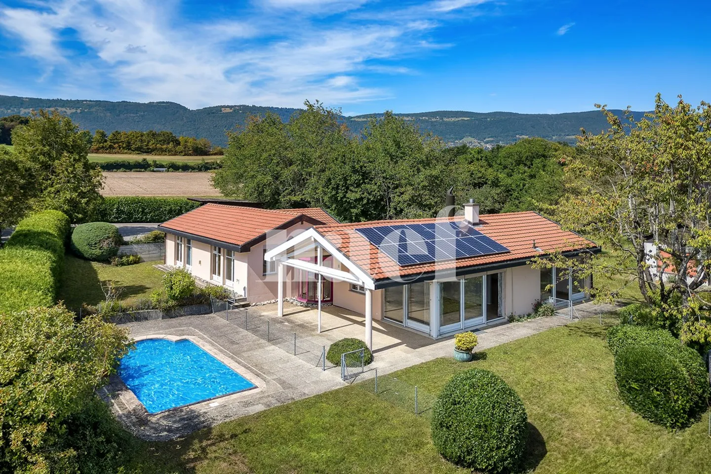 Magnifique villa de 5.5 pièces avec piscine à Grandson - Photo 1 sur 12