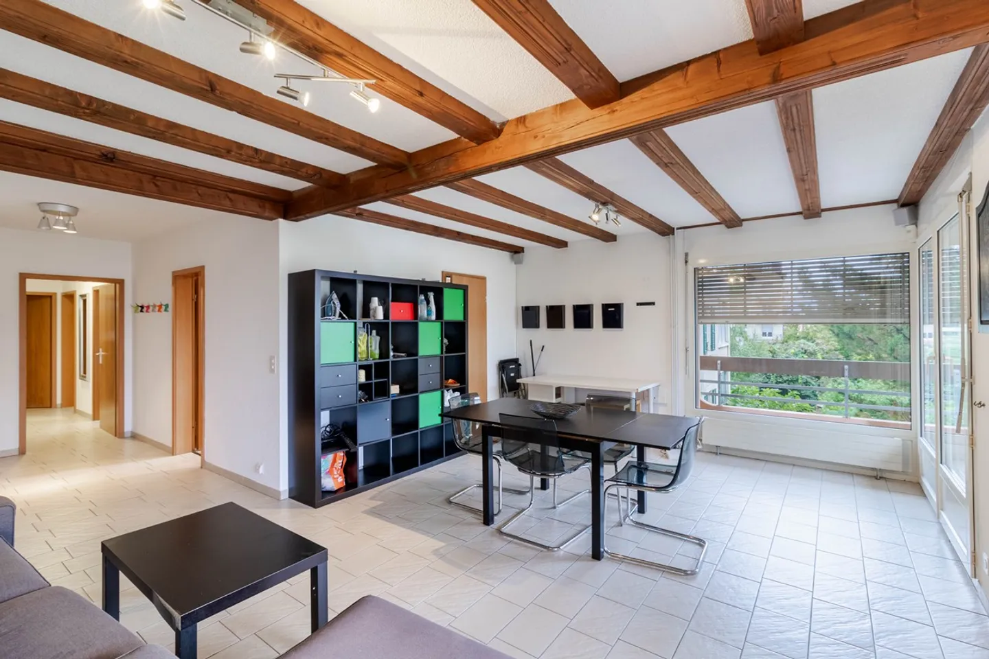 Spacieux appartement de 4.5 pièces, idéalement situé à Renens - Photo 2 sur 8