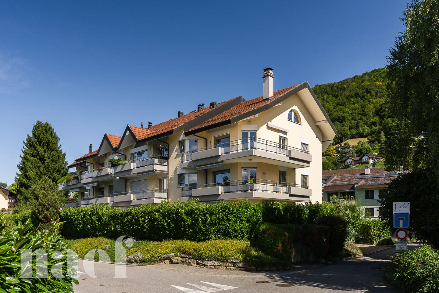 5.5-room duplex apartment just steps from all amenities for sale in Blonay - Photo 2 of 13