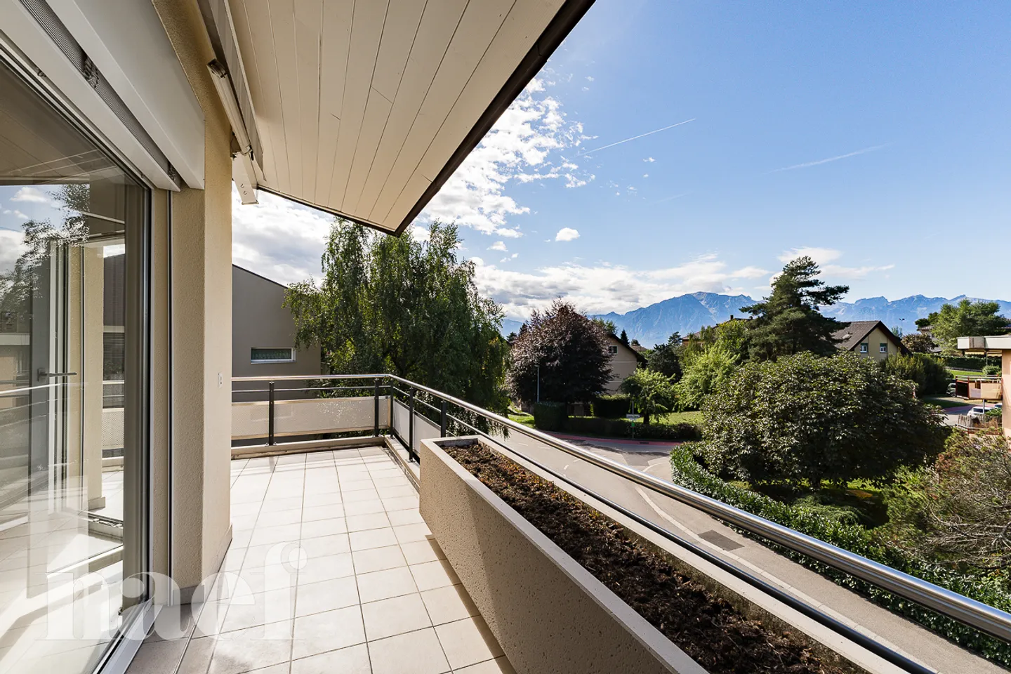 5.5-room duplex apartment just steps from all amenities for sale in Blonay - Photo 3 of 13