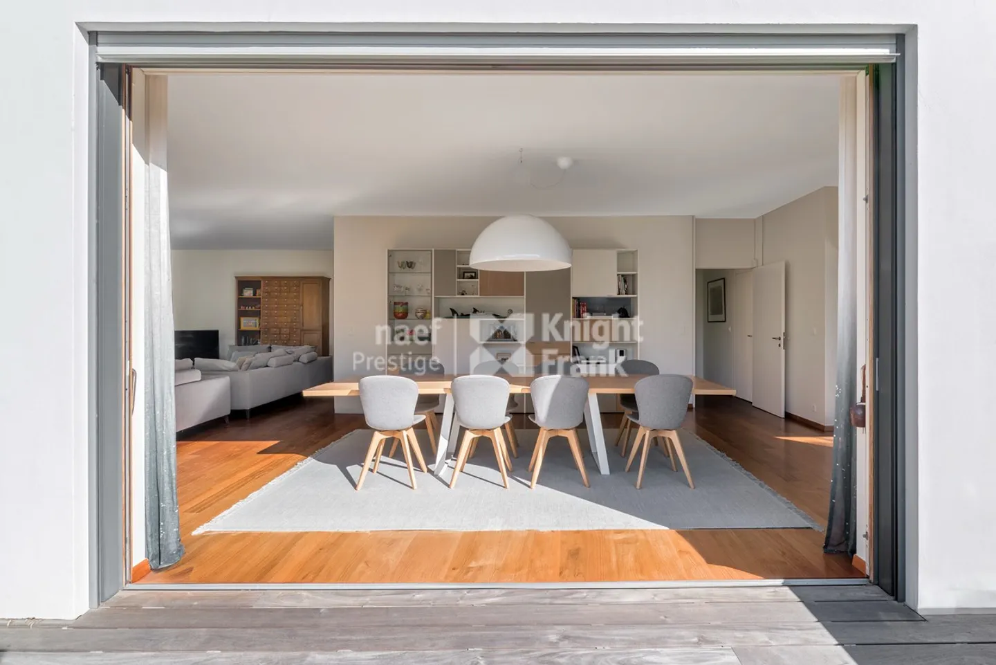 Family property in a quiet area, surrounded by greenery, not far from the lake - Photo 8 of 12