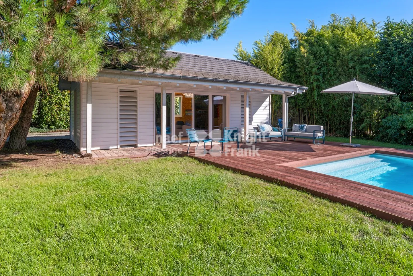 Family property in a quiet area, surrounded by greenery, not far from the lake - Photo 10 of 12