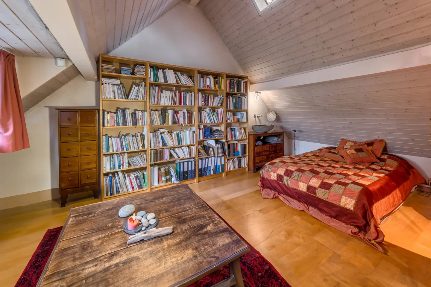Charming cottage-style property on a large plot - Photo 10 of 12