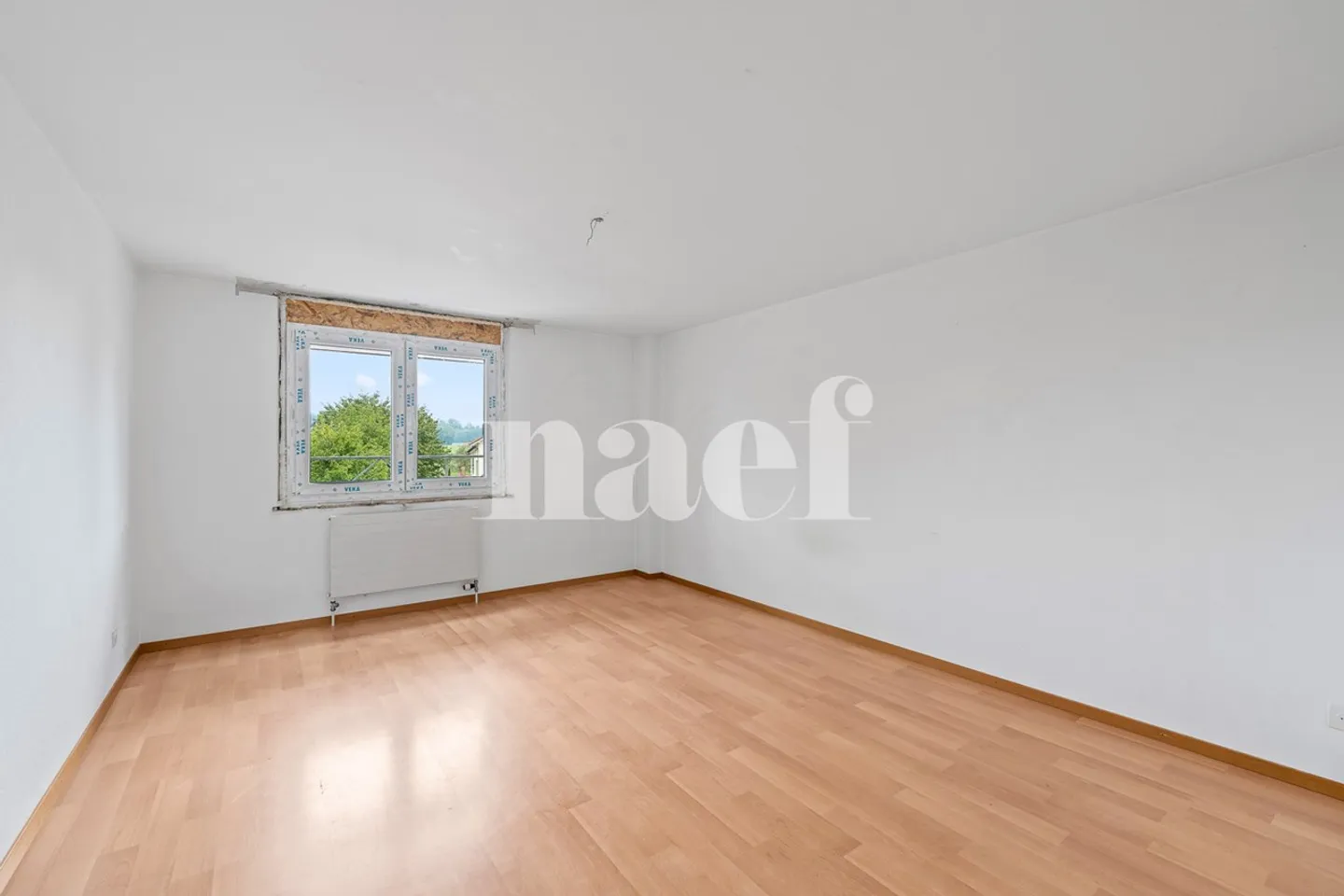 3,5-Zimmer-Wohnung im Erdgeschoss mit 160 m2 Terrasse zu verkaufen in Fétigny - Foto 4 von 6
