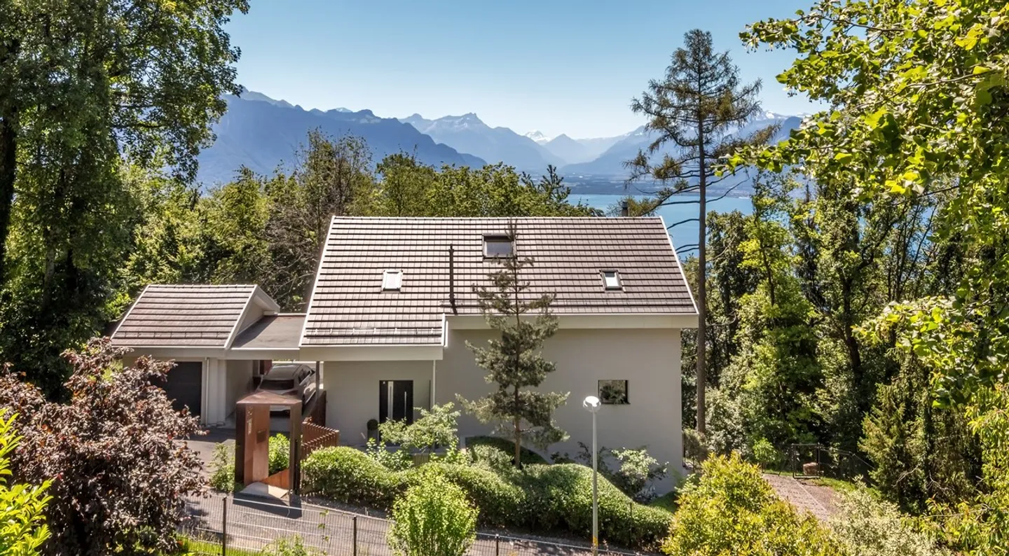 Magnifica villa contemporanea di 5,5 stanze con piscina - Foto 2 di 10