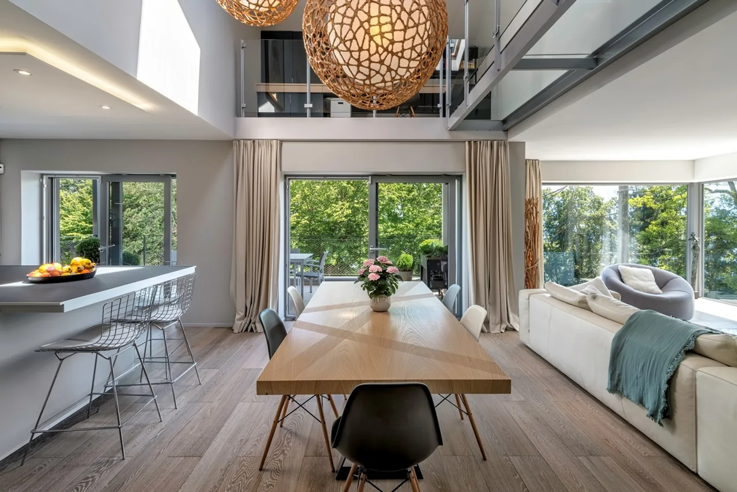 Magnifica villa contemporanea di 5,5 stanze con piscina - Foto 4 di 10