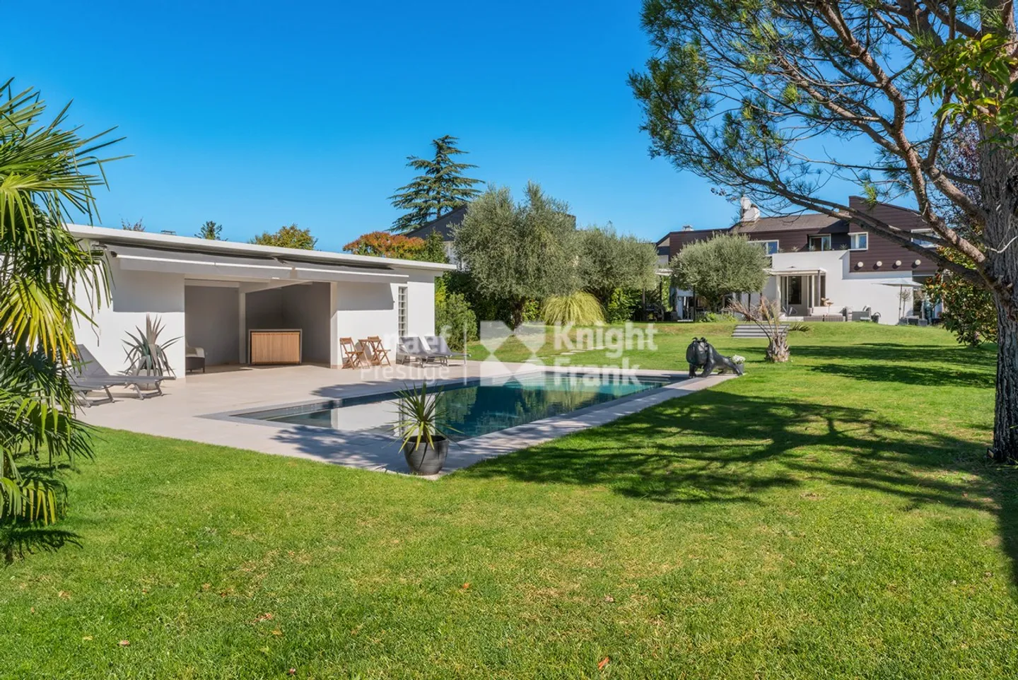 Zeitgenössische Villa in der Genfer Landschaft - Foto 2 von 12