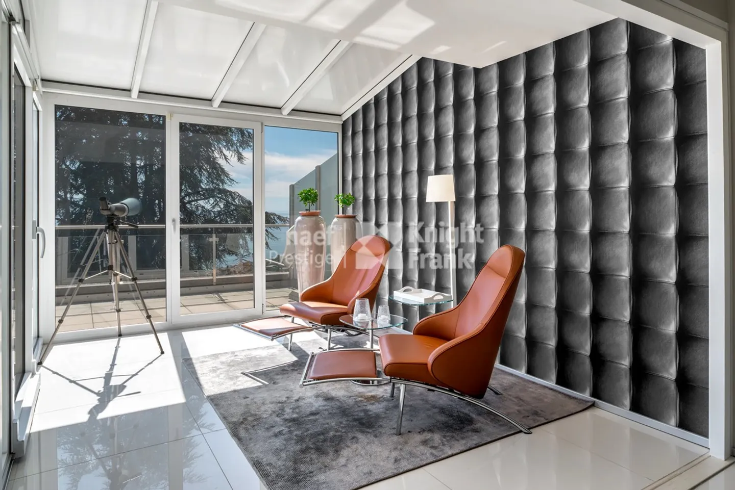 Magnificent penthouse with spacious terraces and breathtaking views of the lake - Photo 5 of 10