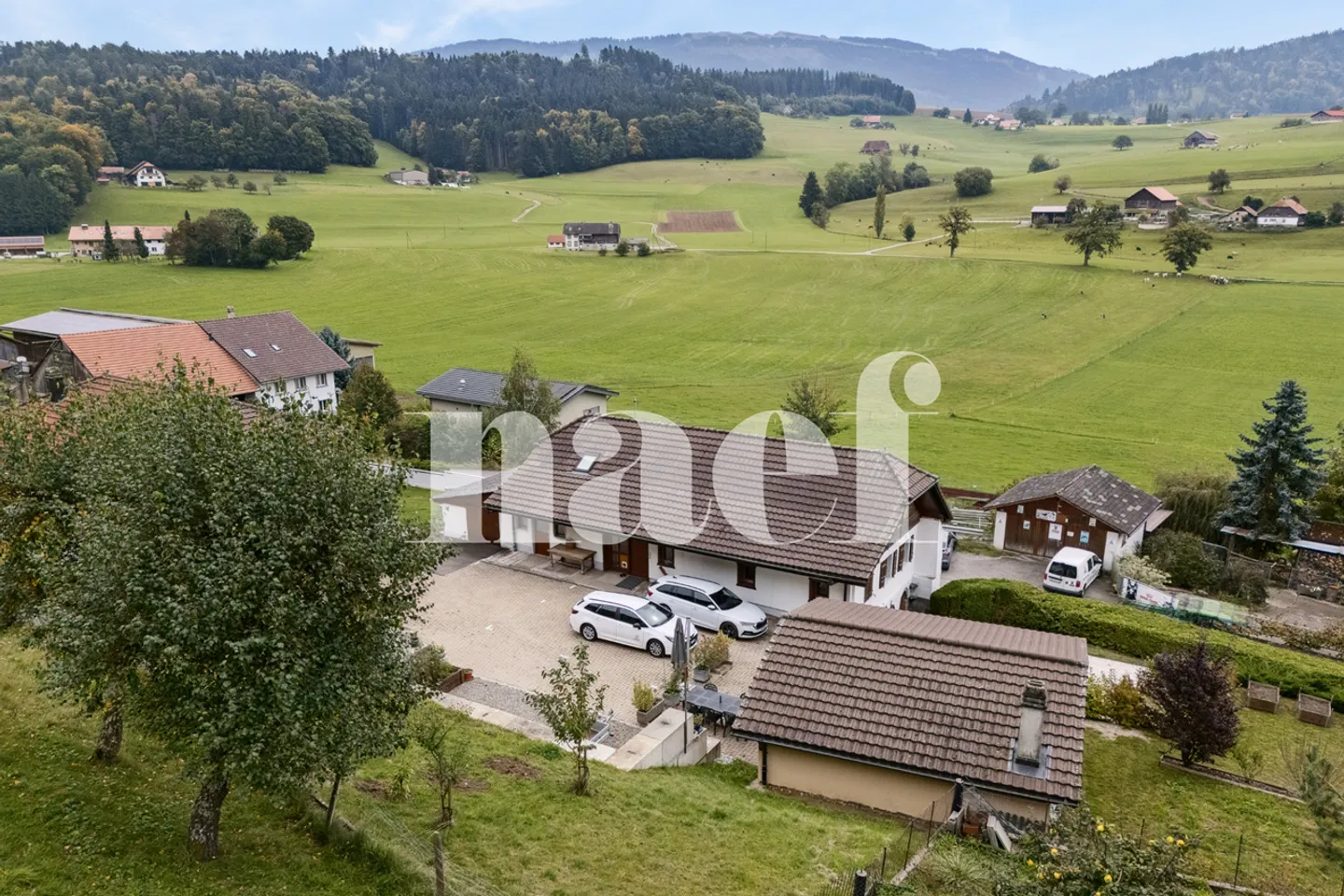 Beautiful renovated farmhouse with 5.5 rooms for sale in Senèdes - Photo 1 of 9