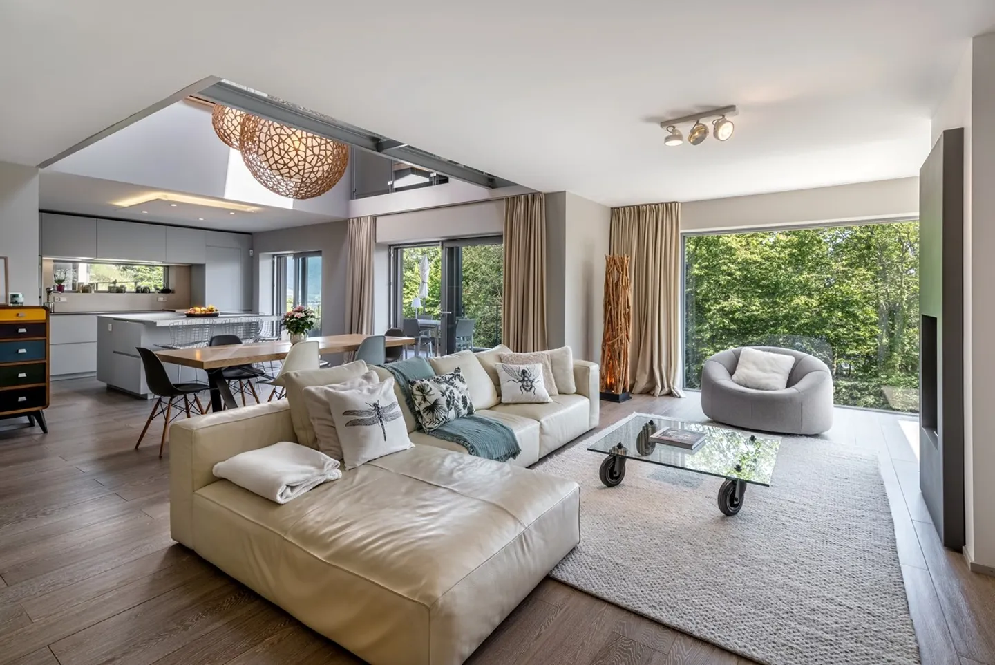 Magnifica villa contemporanea di 5,5 stanze con piscina - Foto 5 di 10