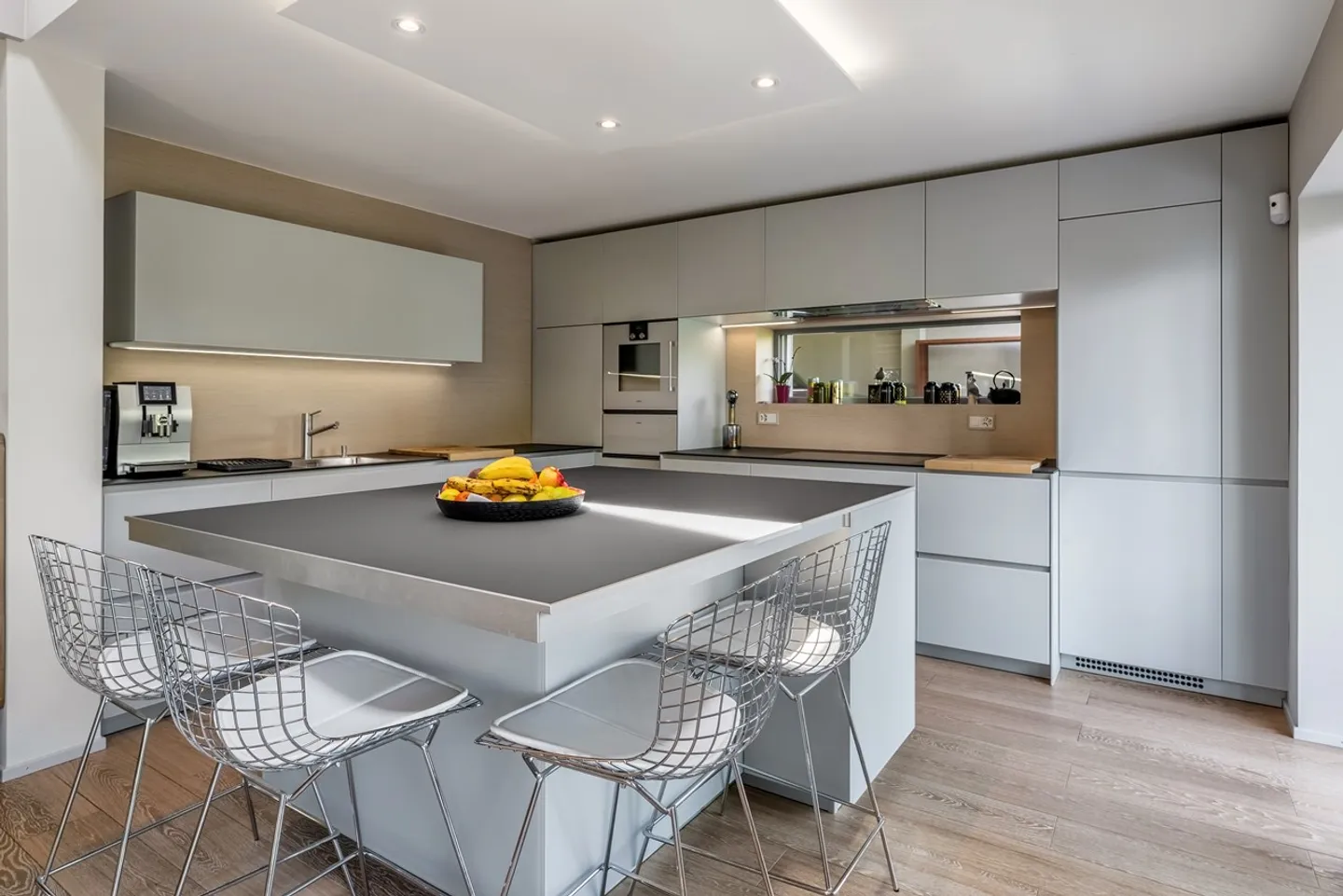 Magnifica villa contemporanea di 5,5 stanze con piscina - Foto 6 di 10