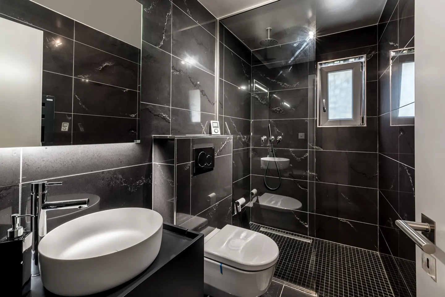 Magnifica villa contemporanea di 5,5 stanze con piscina - Foto 10 di 10