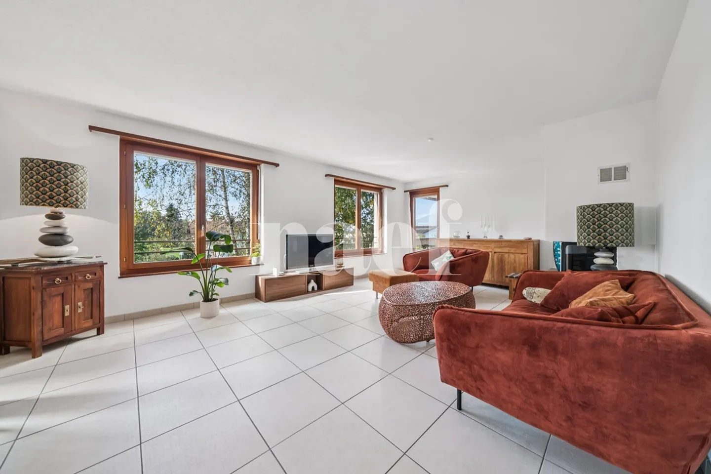 Charming 4.5-room apartment in a quiet area in Gampelen - Photo 1 of 11