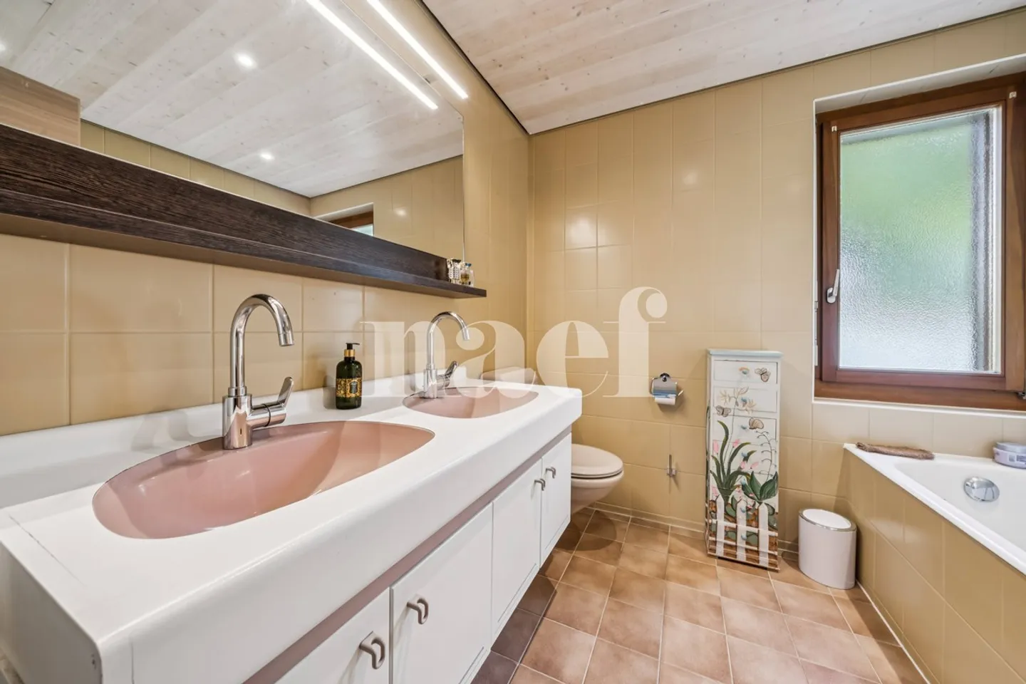 Charming 4.5-room apartment in a quiet area in Gampelen - Photo 9 of 11