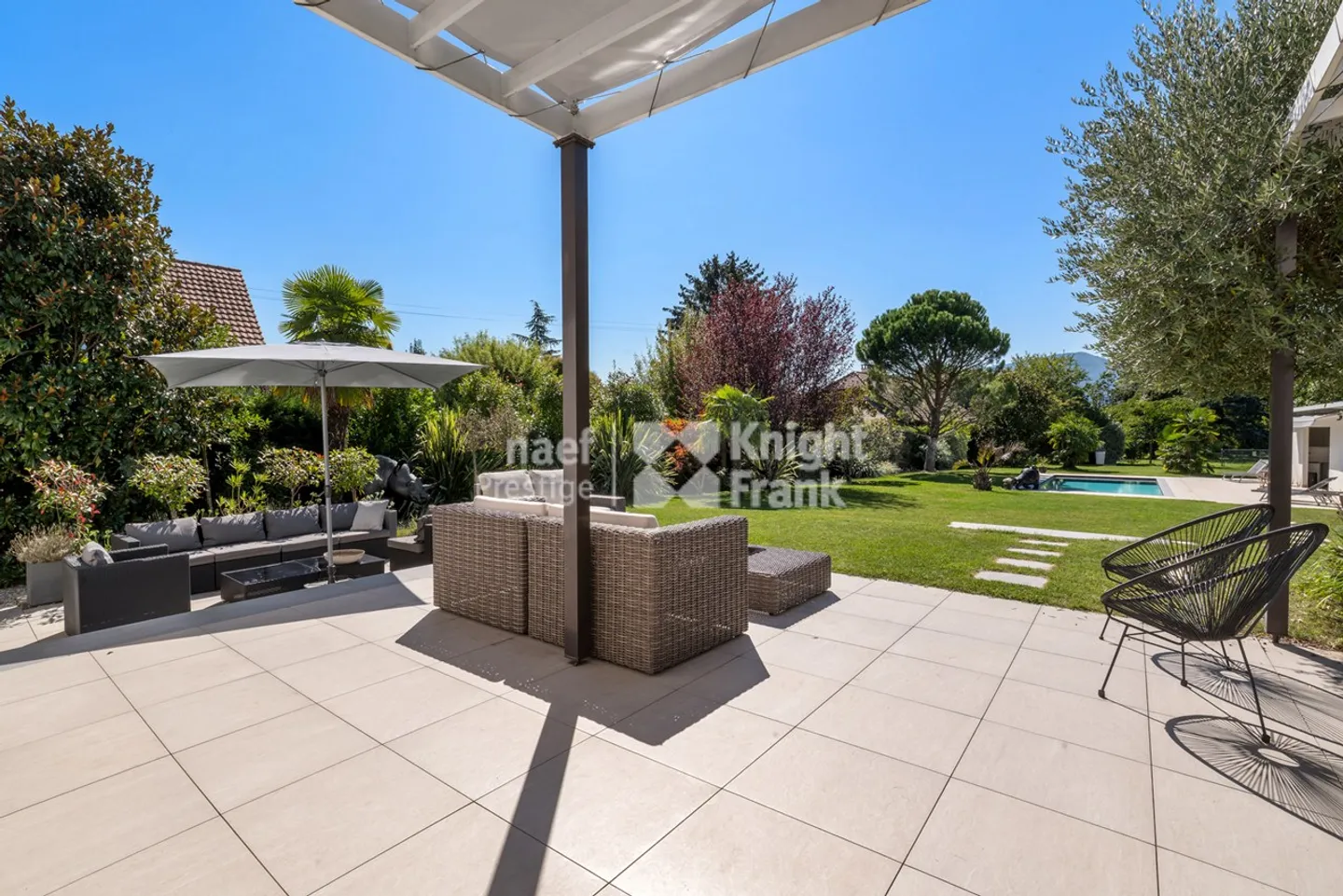 Zeitgenössische Villa in der Genfer Landschaft - Foto 10 von 12