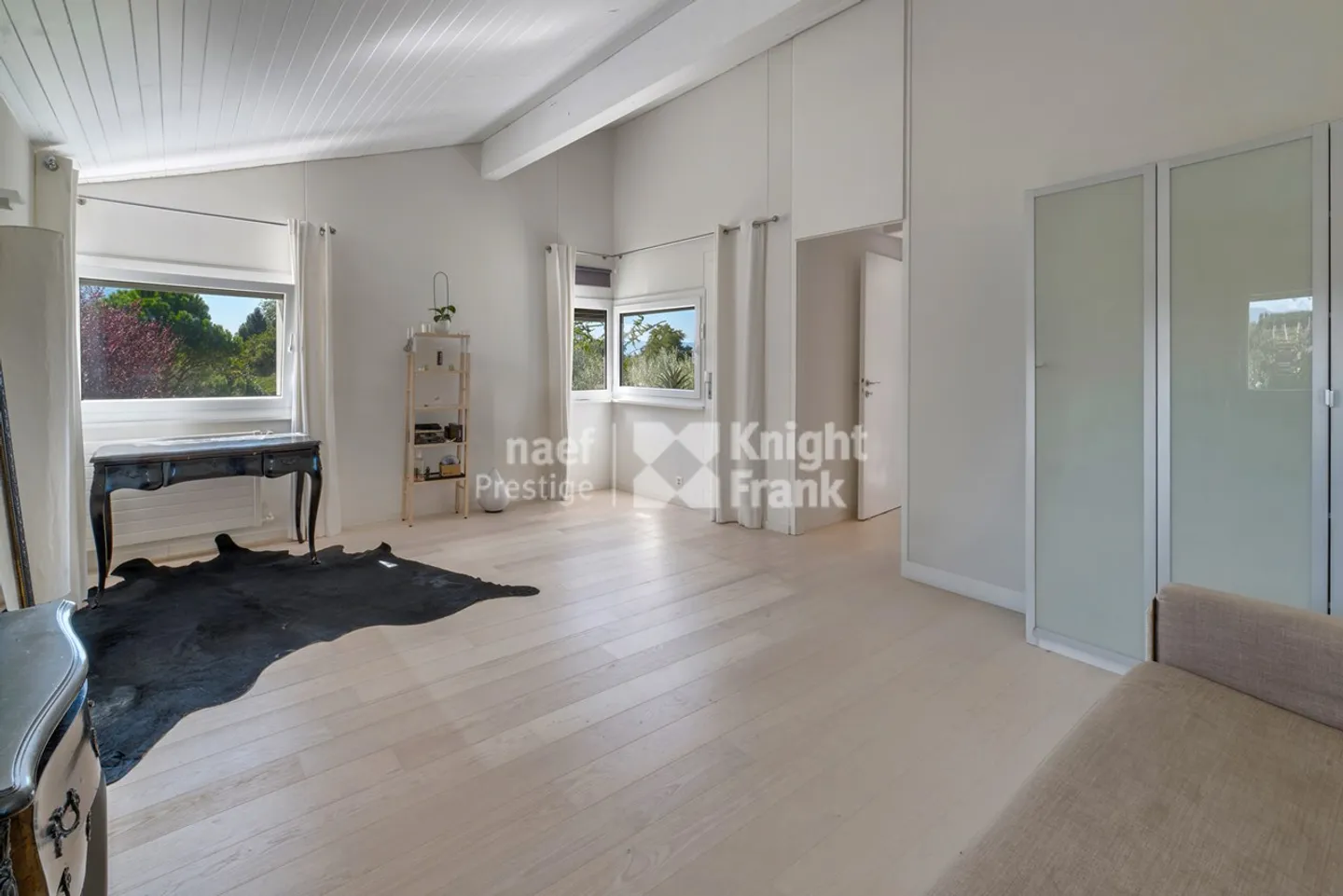 Zeitgenössische Villa in der Genfer Landschaft - Foto 8 von 12