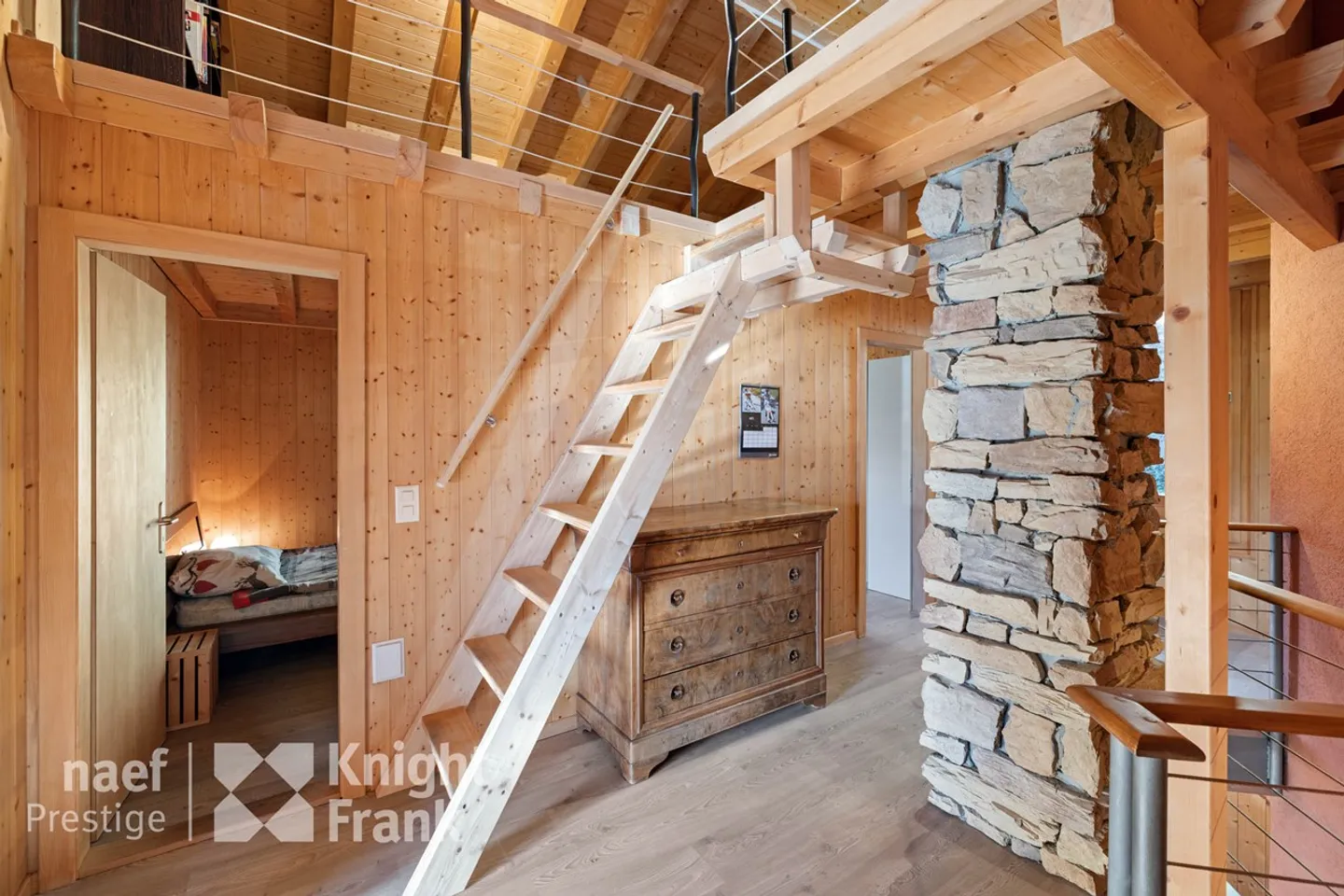 Chalet avec vue imprenable sur les sommets, au Levron. - Photo 7 sur 8