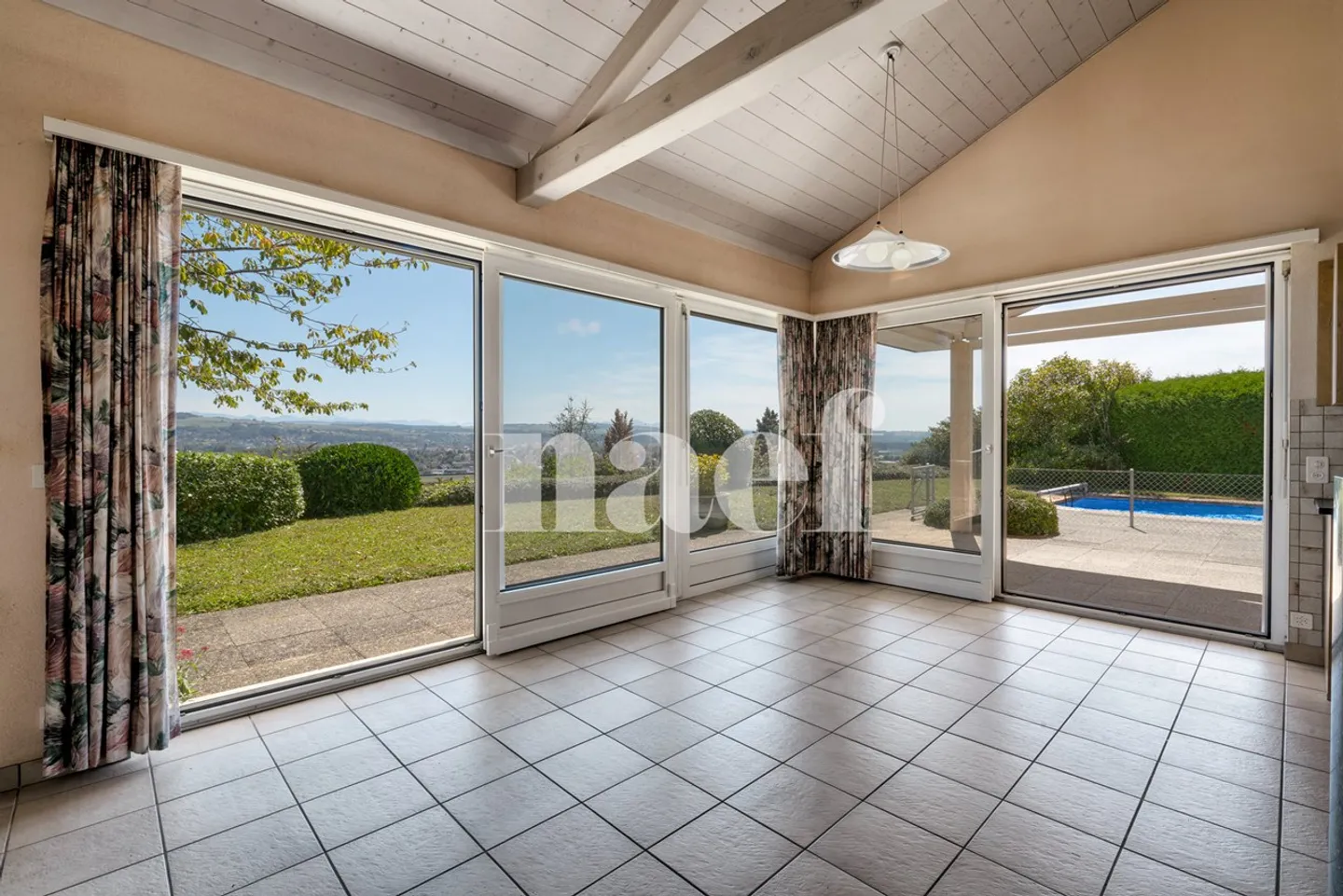 10 minutes from Yverdon-les-Bains, Magnificent 5.5-room villa with swimming pool - Photo 4 of 10