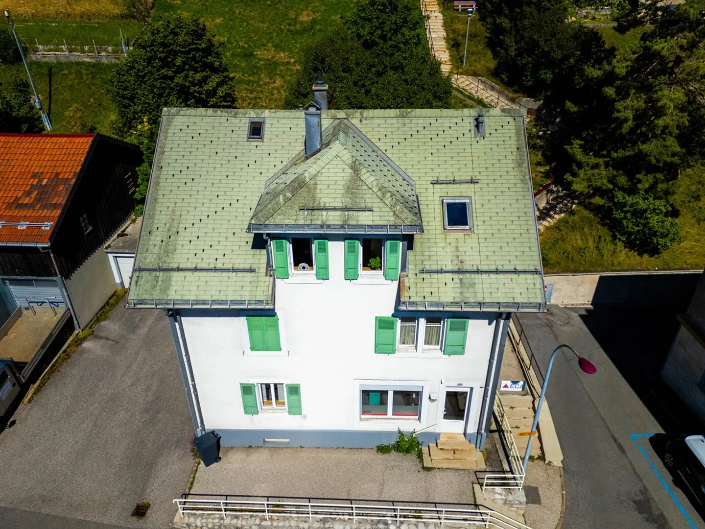 Immeuble mixte situé au Sentier, dans la vallée de Joux (VD) - Photo 1 sur 7