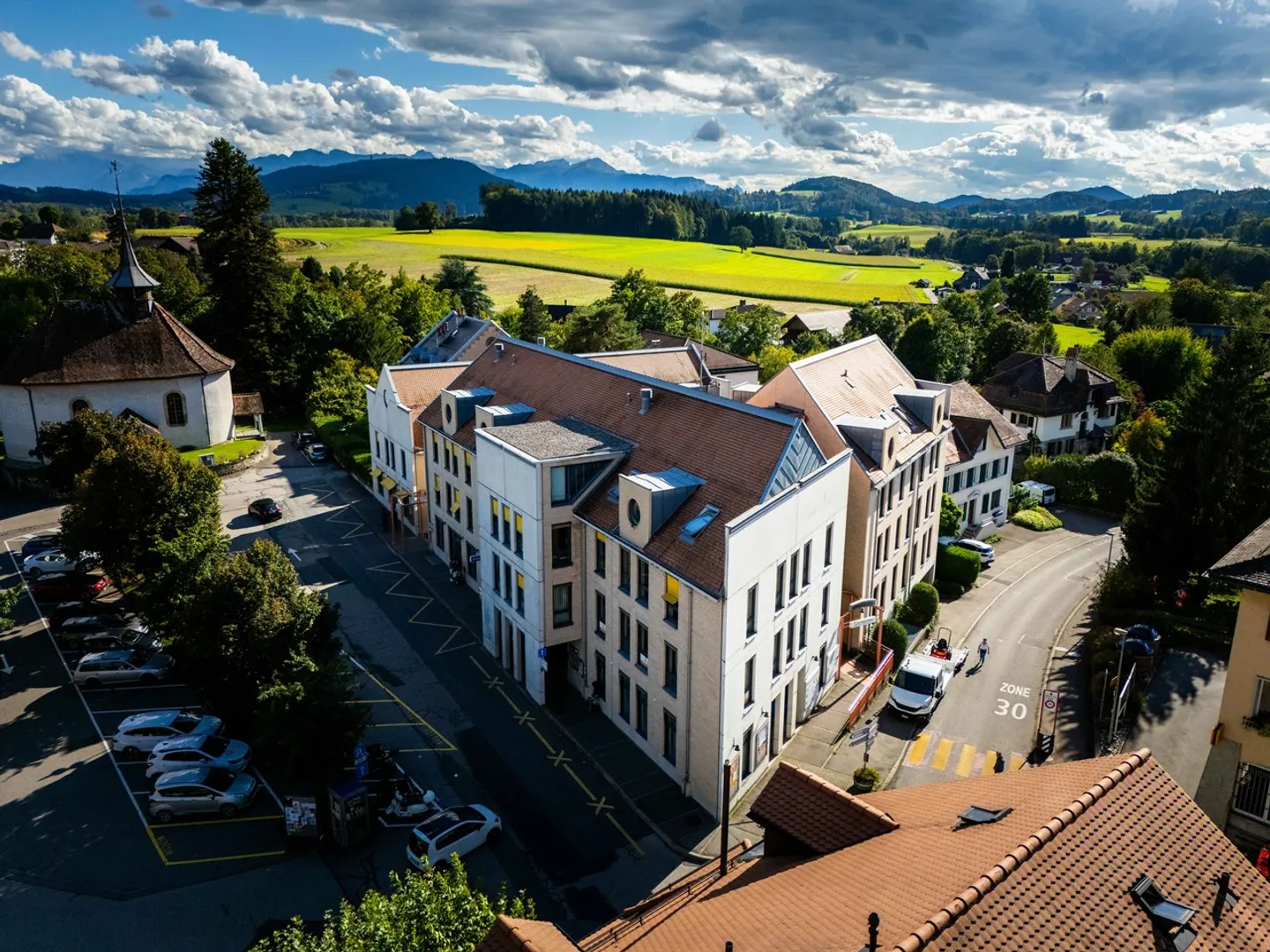 Edificio a uso misto situato nel cuore di Oron-la-Ville (VD) - Foto 1 di 11