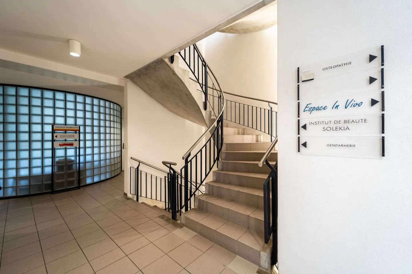 Edificio a uso misto situato nel cuore di Oron-la-Ville (VD) - Foto 5 di 11