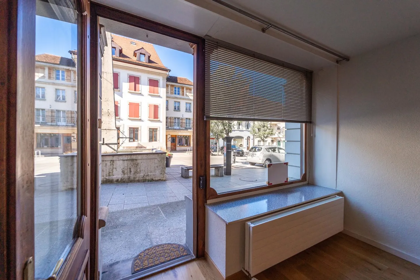 Edificio misto nel centro storico di Avenches (VD) - Foto 3 di 8