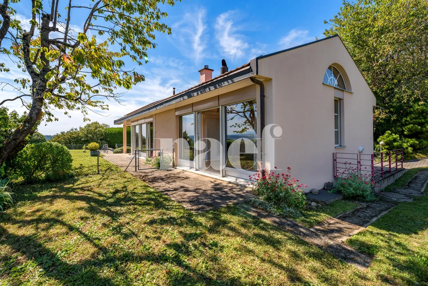 Magnificent 5.5-room villa with pool in Grandson - Photo 1 of 12