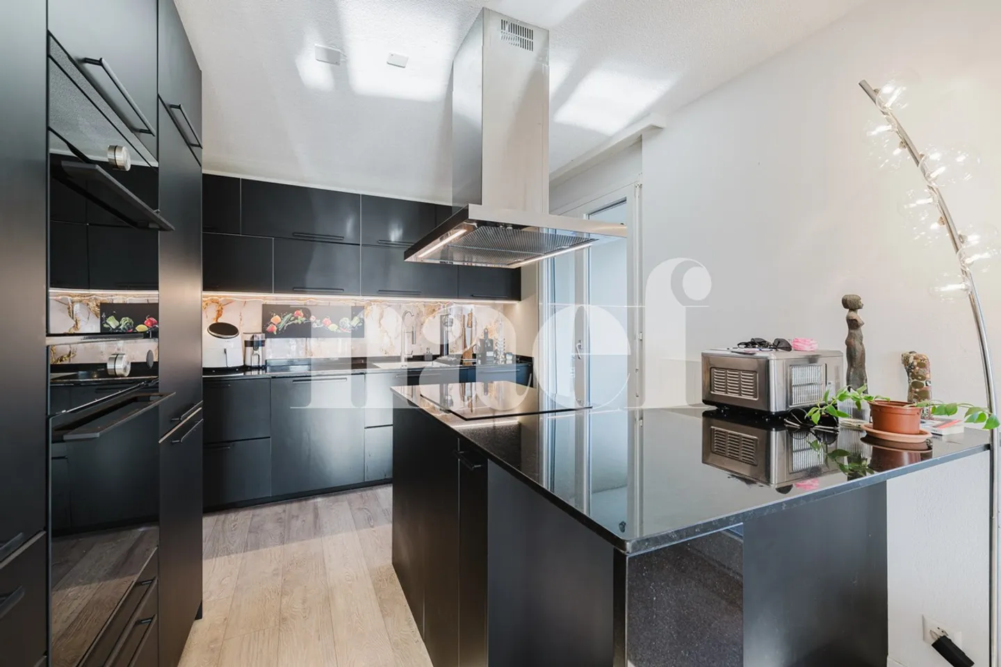 Bright renovated 4.5-room apartment - Photo 3 of 10