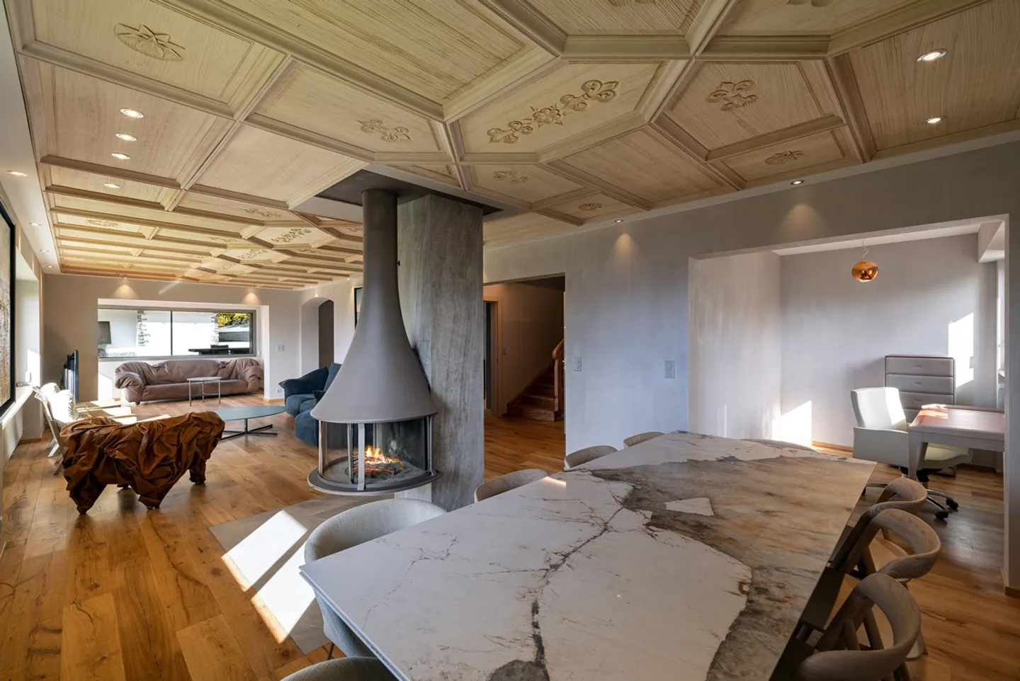 Spacious chalet with indoor pool in Crans-Montana - Photo 2 of 10