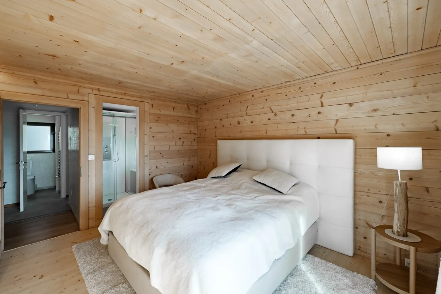 Spacious chalet with indoor pool in Crans-Montana - Photo 5 of 10