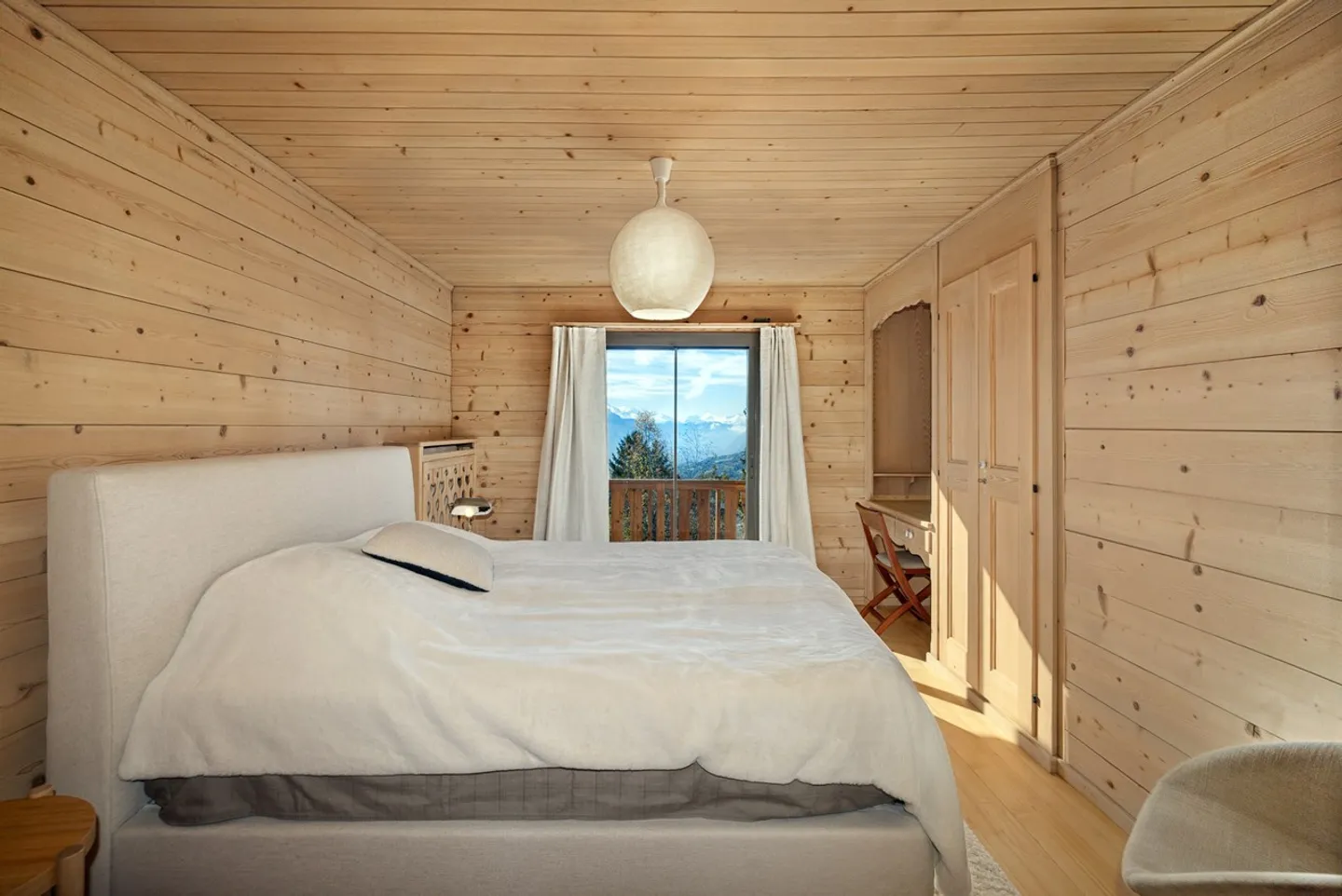 Spacious chalet with indoor pool in Crans-Montana - Photo 7 of 10