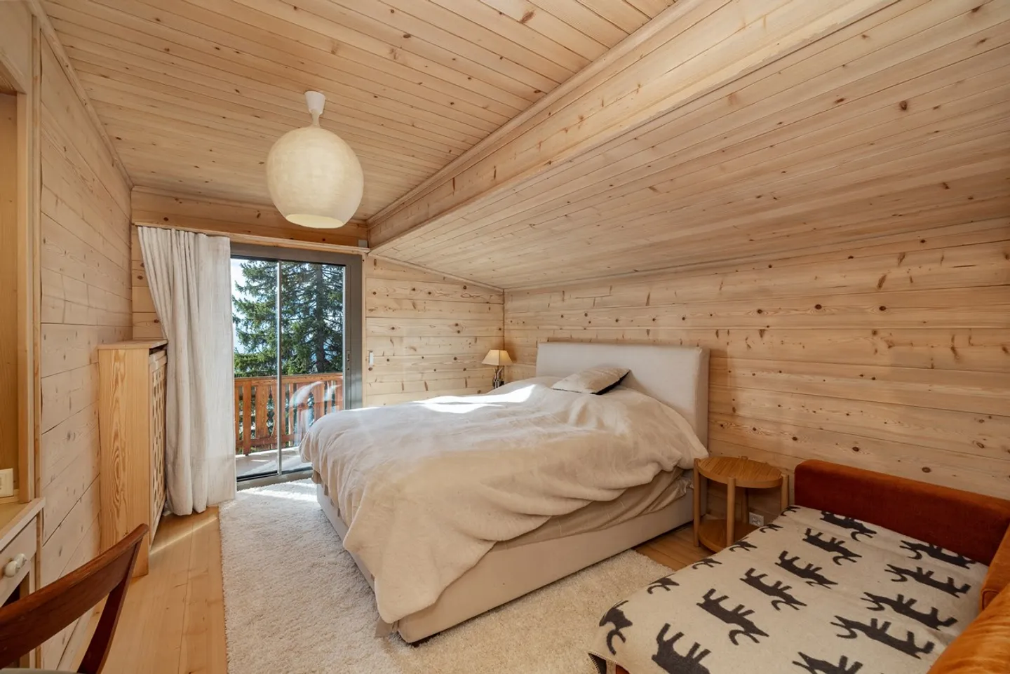 Spacious chalet with indoor pool in Crans-Montana - Photo 9 of 10