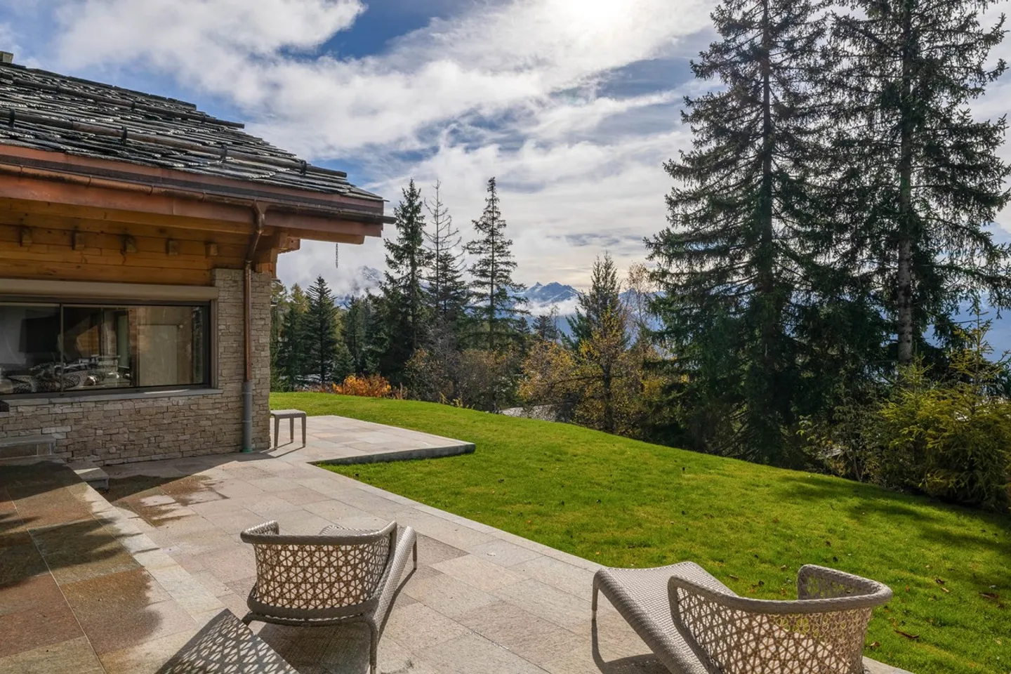 Spacious chalet with indoor pool in Crans-Montana - Photo 10 of 10