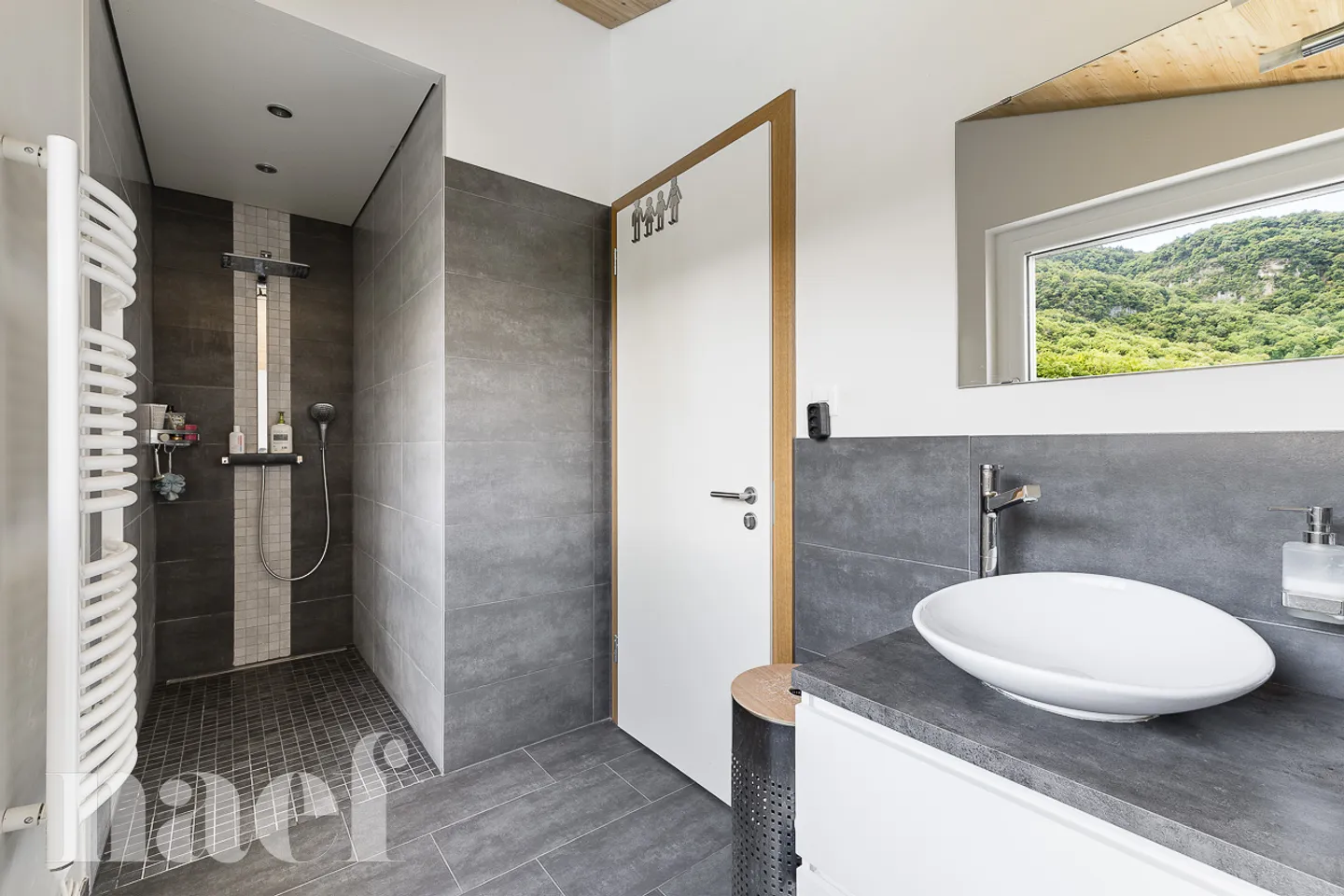 Maison d'architecte de 7.5 pièces avec piscine et jacuzzi dans un cadre verdoyant à vendre à Collombey-Muraz - Photo 13 sur 13