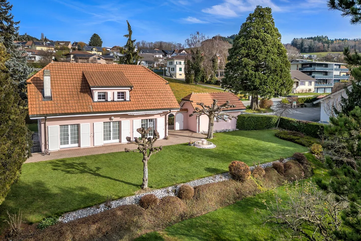 Charming family home with 5.5 rooms - Photo 1 of 13