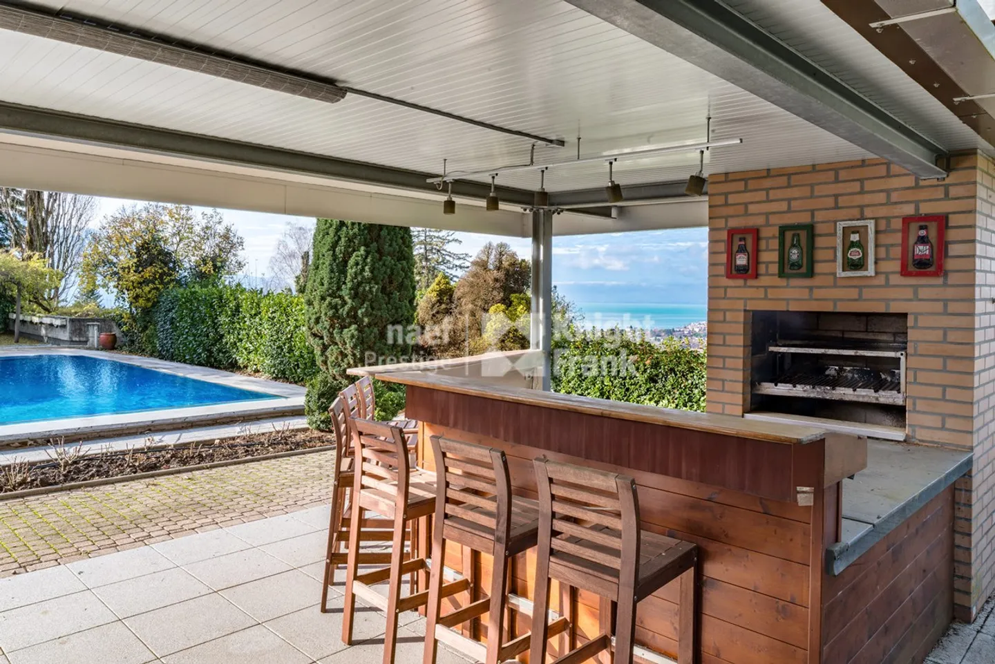 Architect-designed house with 3 apartments and outdoor pool for sale in Chernex / Montreux - Photo 1 of 13