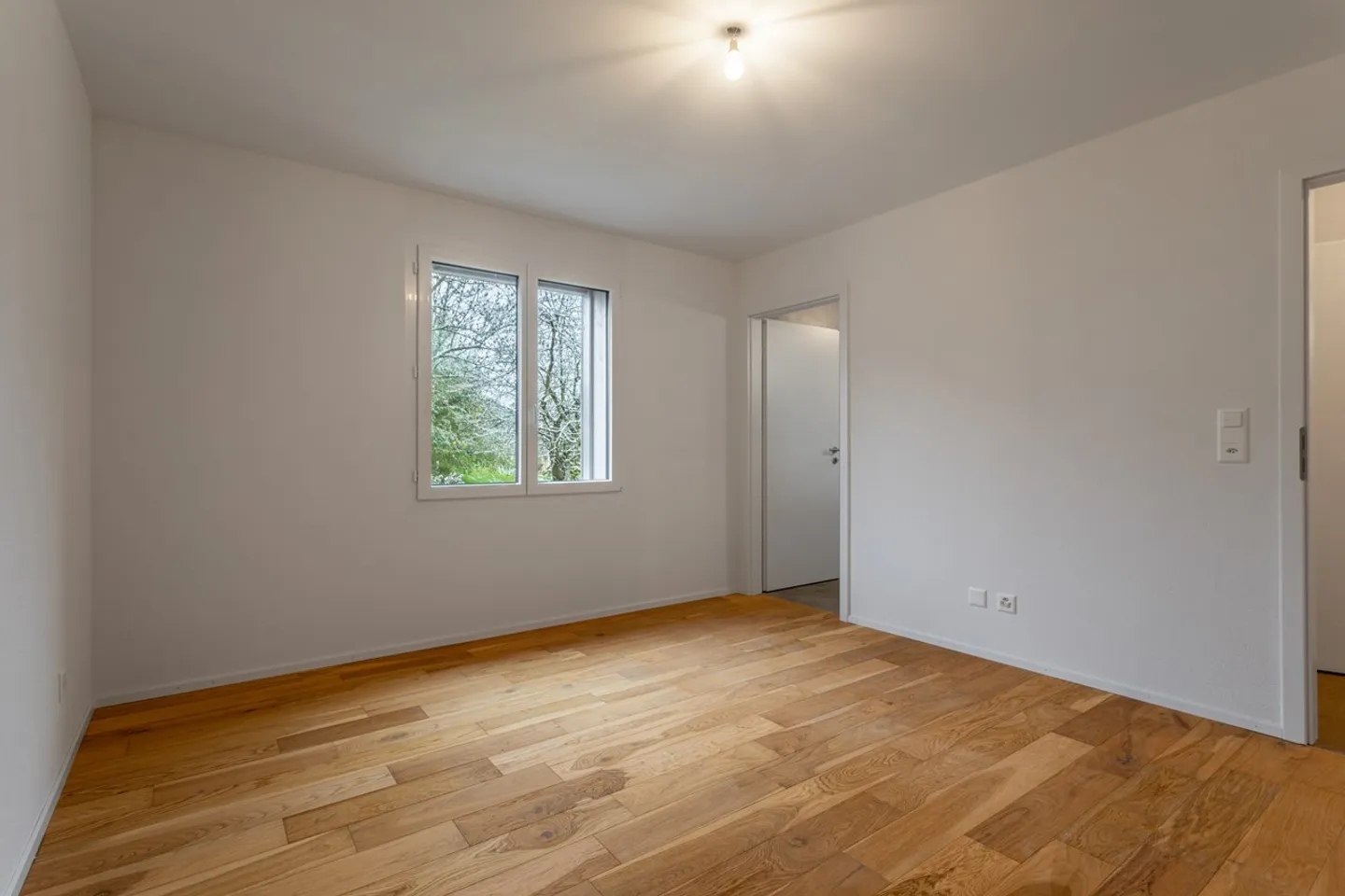 Appartement neuf de 3.5 pièces au rez avec terrasse et jardin à vendre à St-Aubin | FR - Photo 2 sur 6