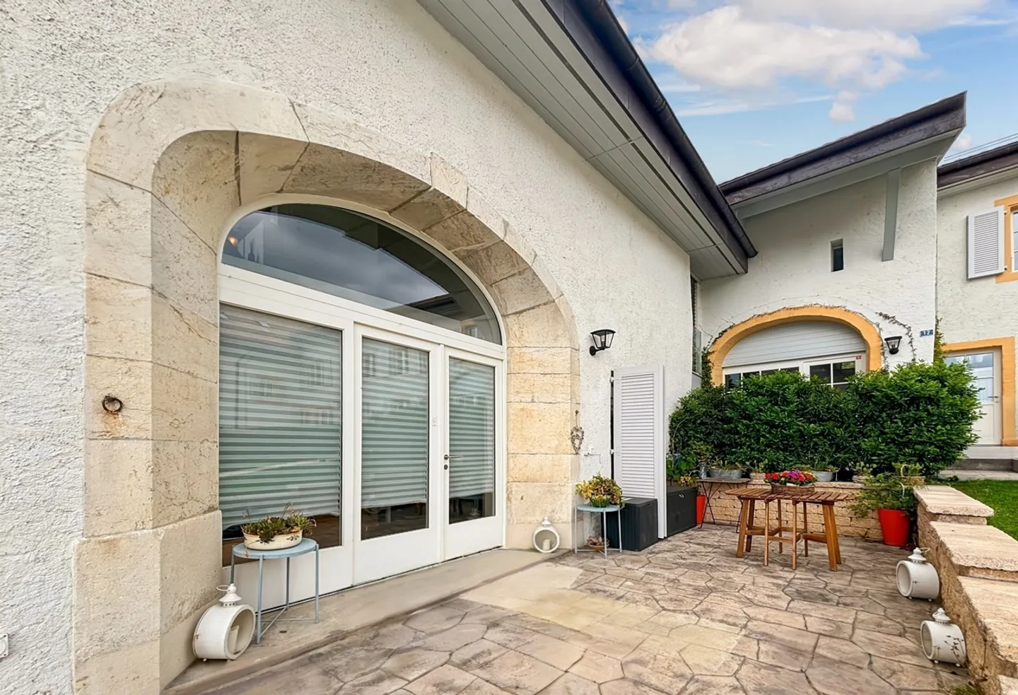 Triplex 6.5 rooms with lake view fully renovated - Photo 2 of 7