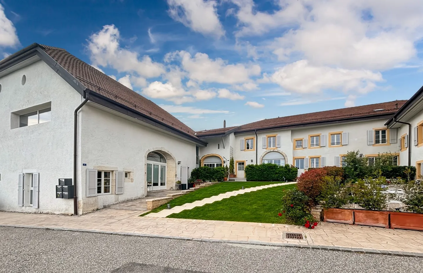 Triplex 6.5 rooms with lake view fully renovated - Photo 3 of 7