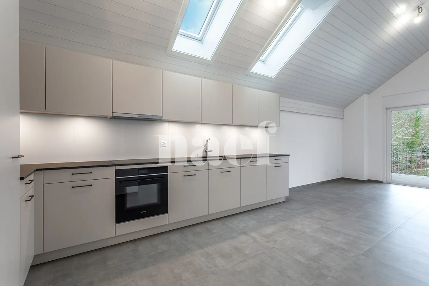 Magnifique 4.5 pièces dans les combles avec loggia à vendre à St-Aubin - Photo 2 sur 7