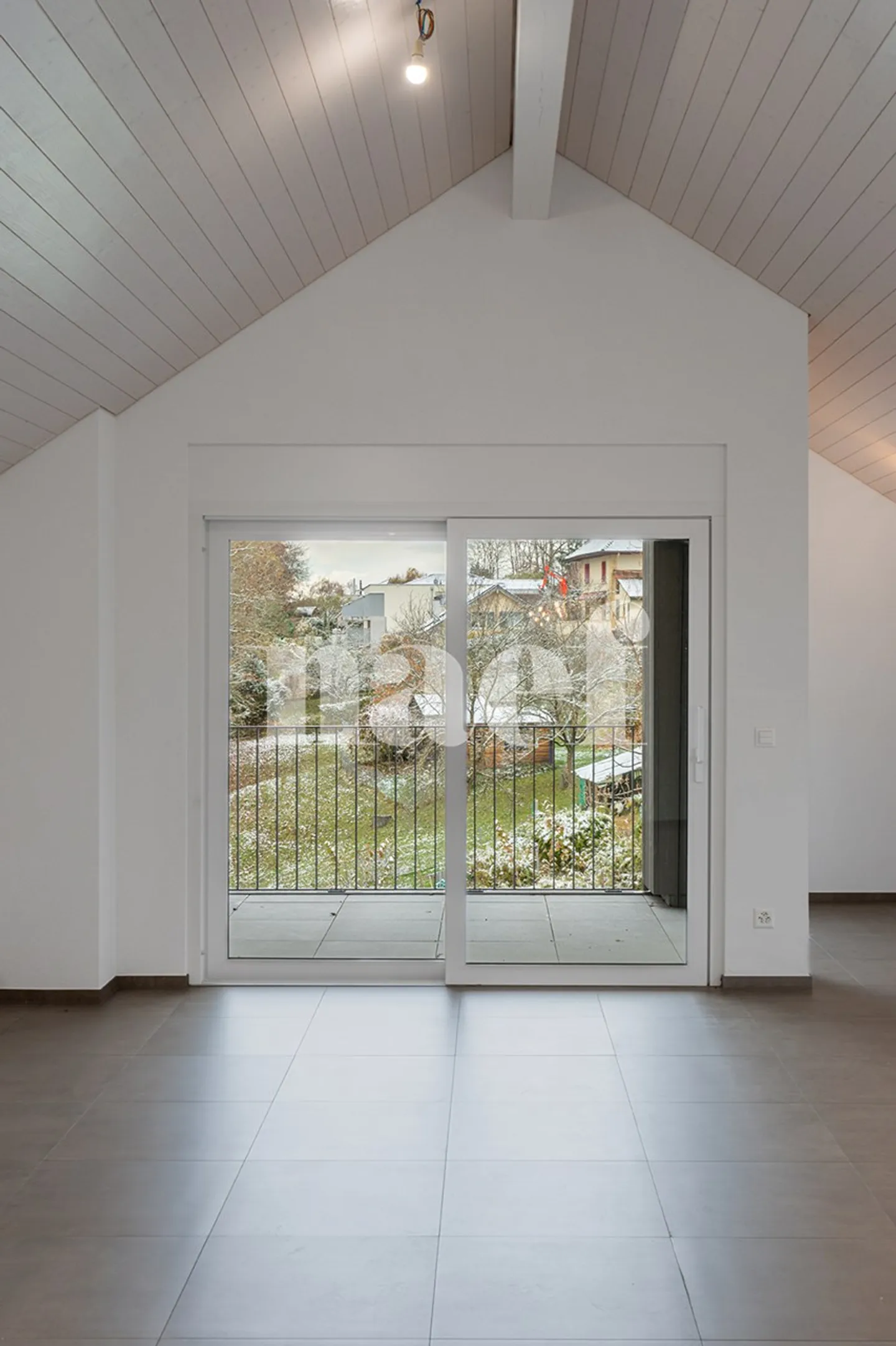 Magnifique 4.5 pièces dans les combles avec loggia à vendre à St-Aubin - Photo 3 sur 7