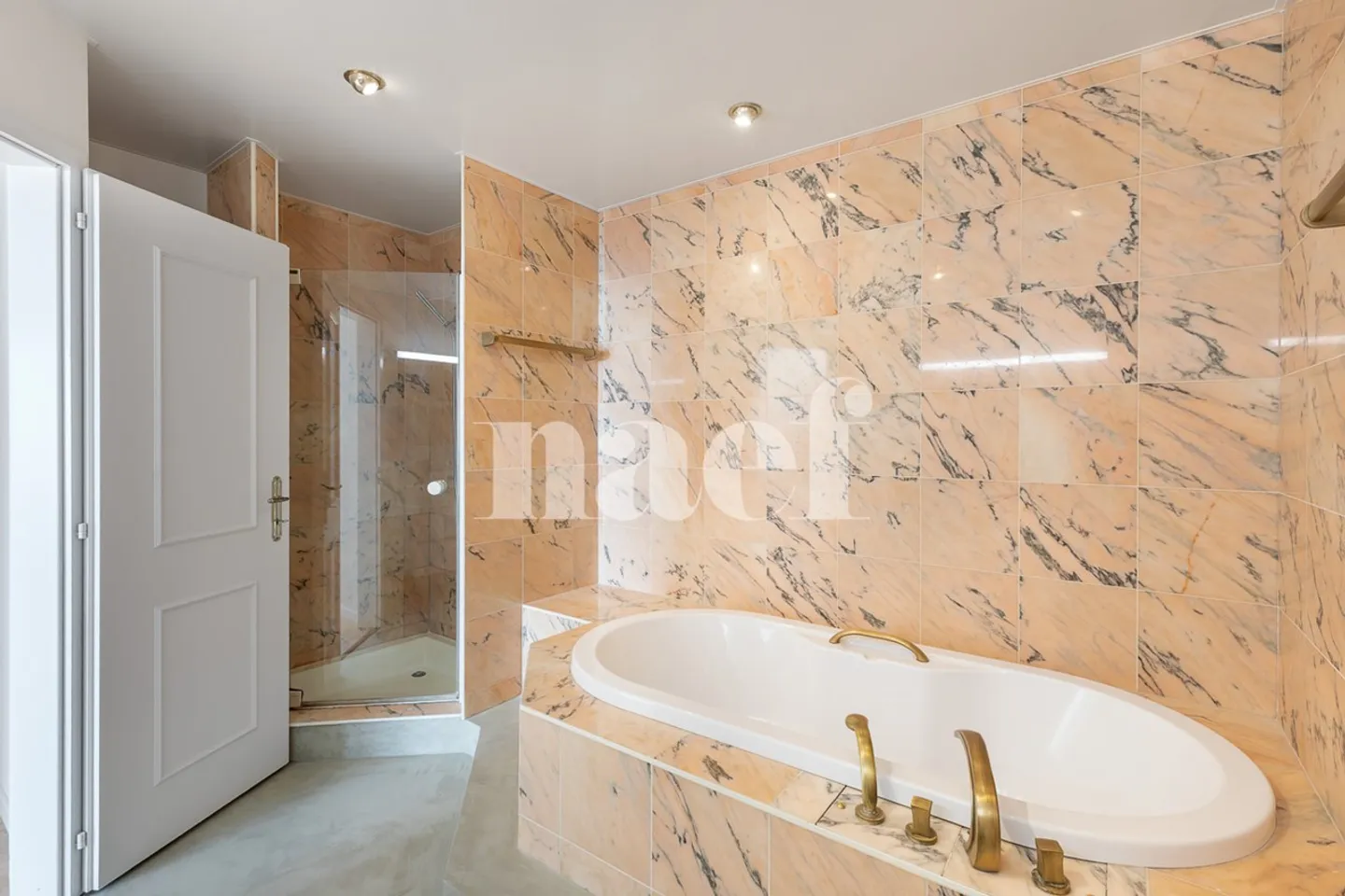 Appartement rénové de 3.5 pièces avec terrasse / jardin et vue panoramique sur le lac à vendre à Chardonne - Photo 10 sur 11