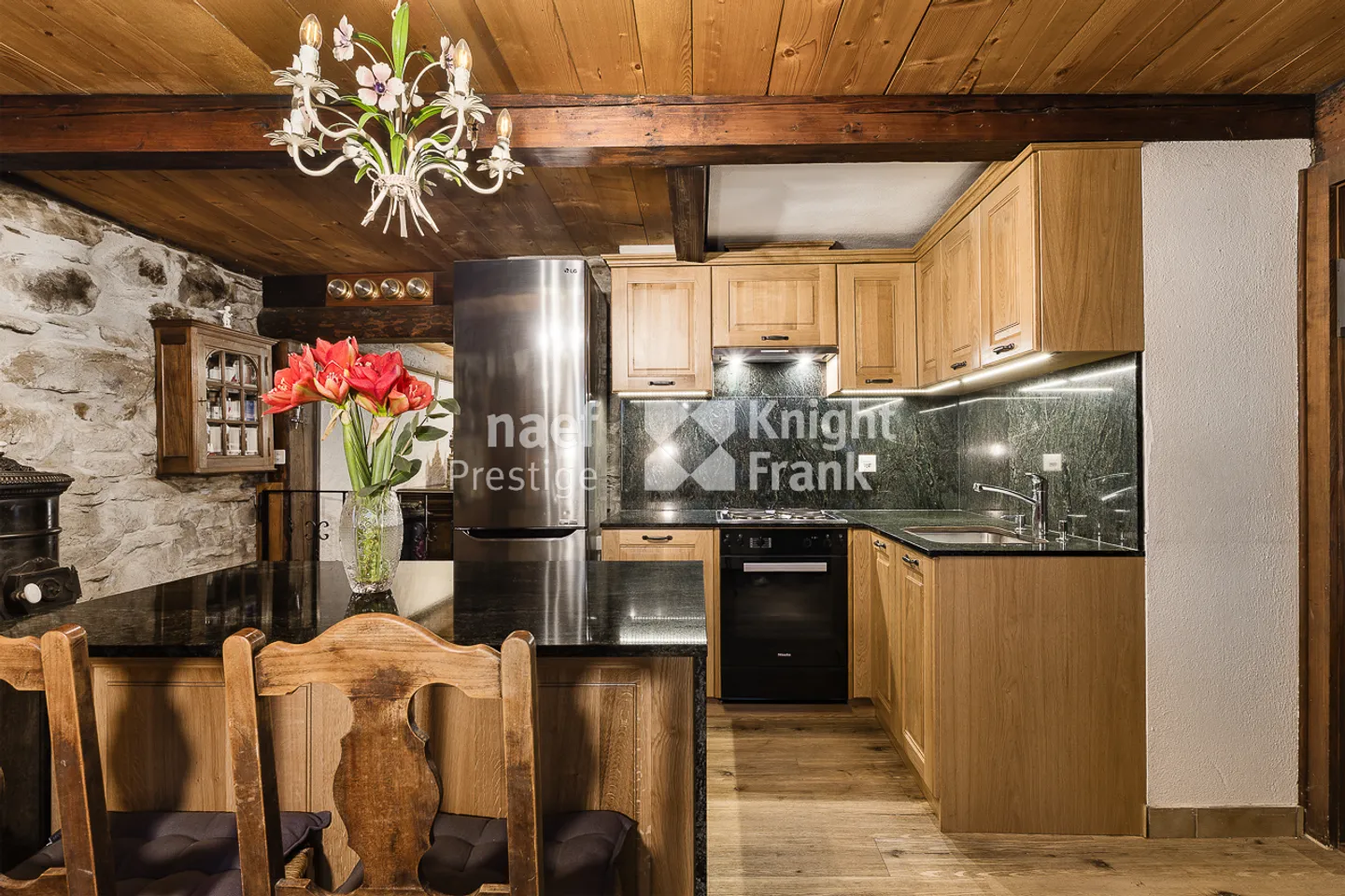 Exceptional 6-room chalet for sale between Troistorrents and Morgins / VS - Photo 10 of 13
