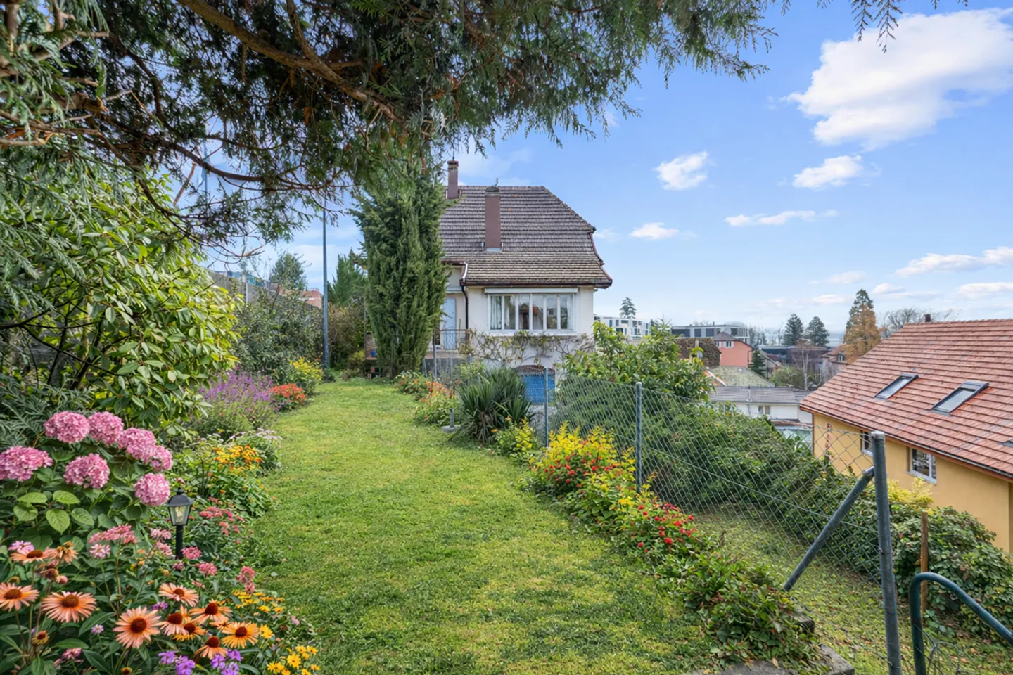 Detached house with 6.5 rooms and 2-room annex - Photo 7 of 8