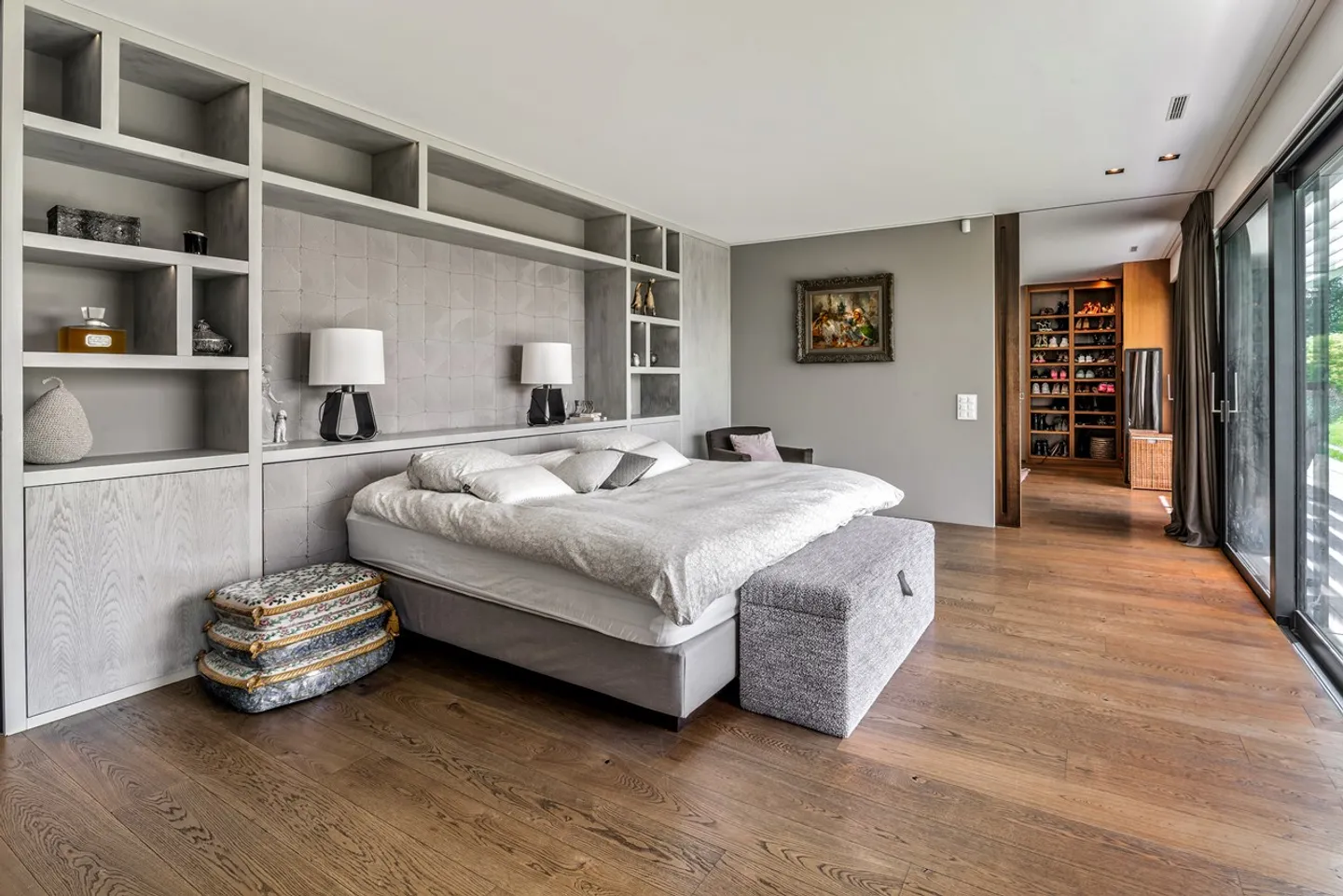 Contemporary villa with 10 rooms in a privileged location. - Photo 3 of 9