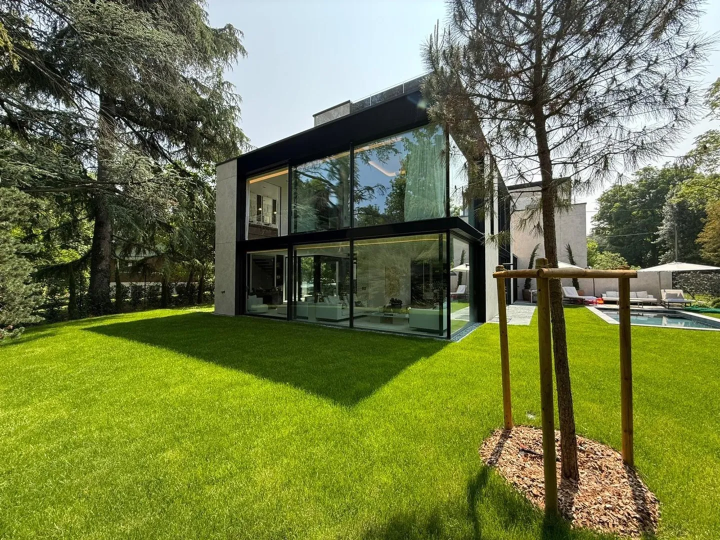 Luxuriöse zeitgenössische Villa - Foto 1 von 3