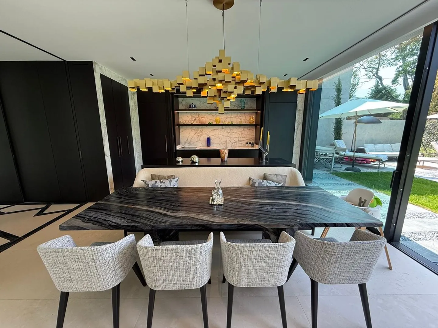 Luxuriöse zeitgenössische Villa - Foto 3 von 3