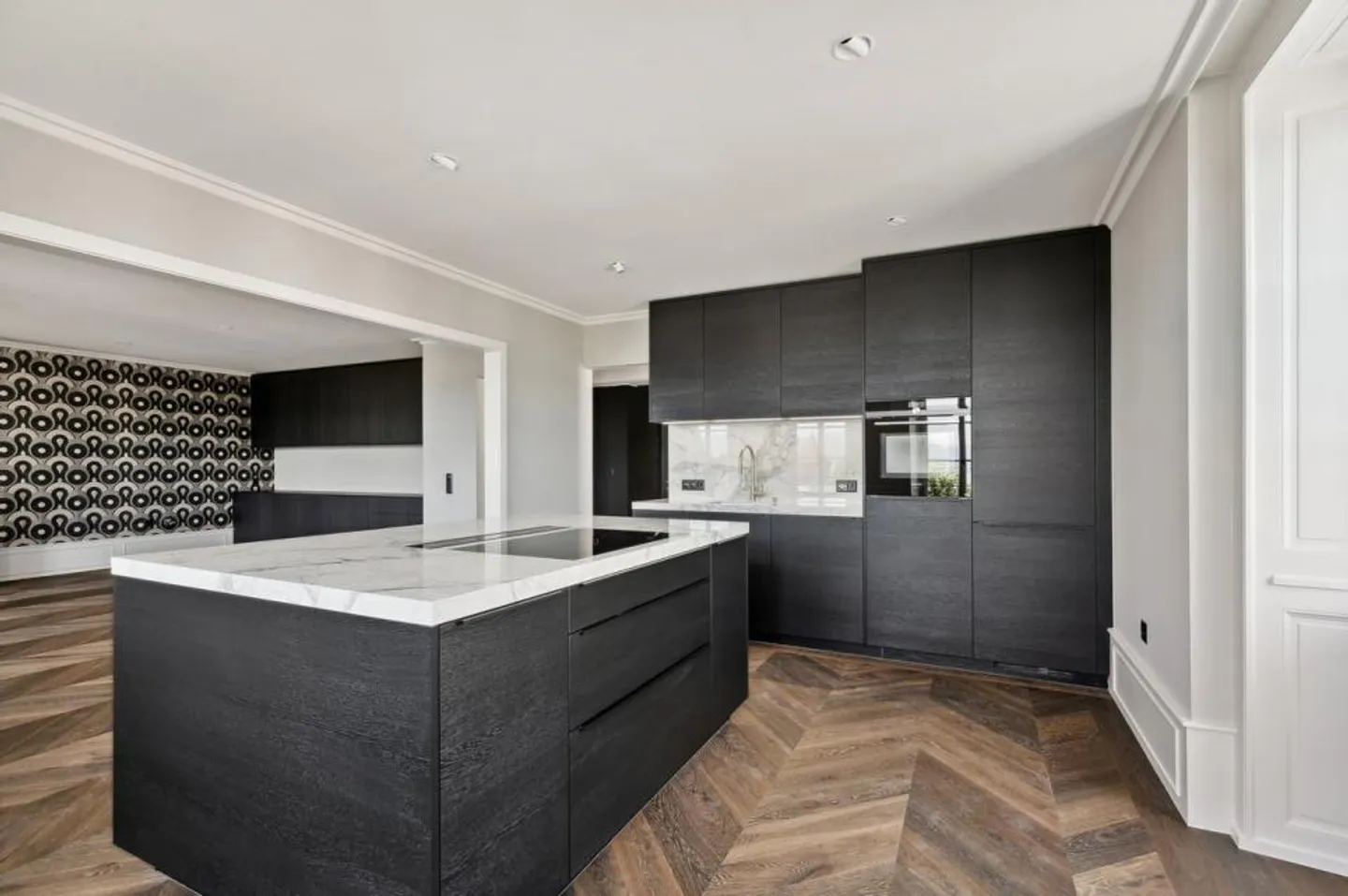 Character apartment in the heart of Rolle - Photo 3 of 8