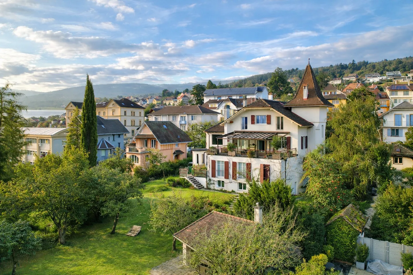 Manor house composed of 2 apartments - Photo 1 of 12