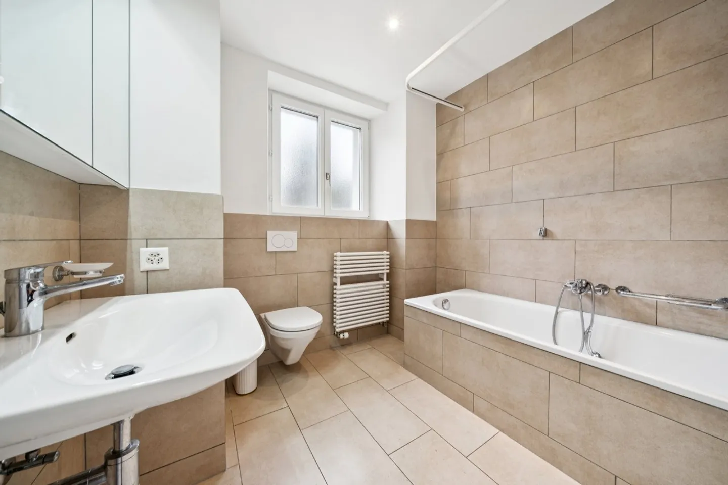 Manor house composed of 2 apartments - Photo 7 of 12